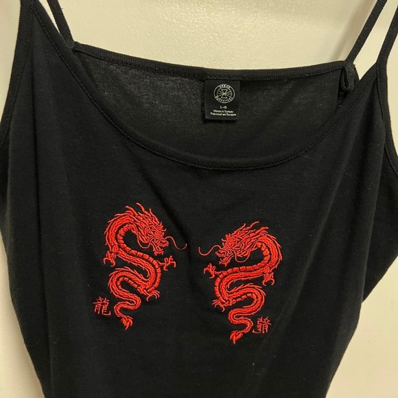 Urban Outfitters UO Embroidered Red Dragon Cropped Tank Top Black - Picture 4 of 4